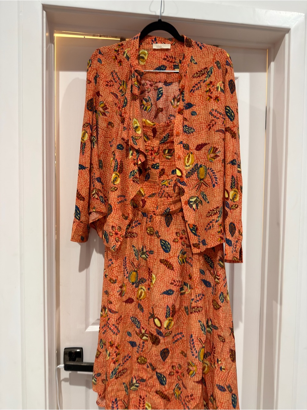 Ulla Johnson Silk Set Blouse And Matching Midi Skirt Georgina
Ashlyn Orange sz4